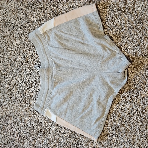 🛒Reebok shorts - Picture 2 of 4